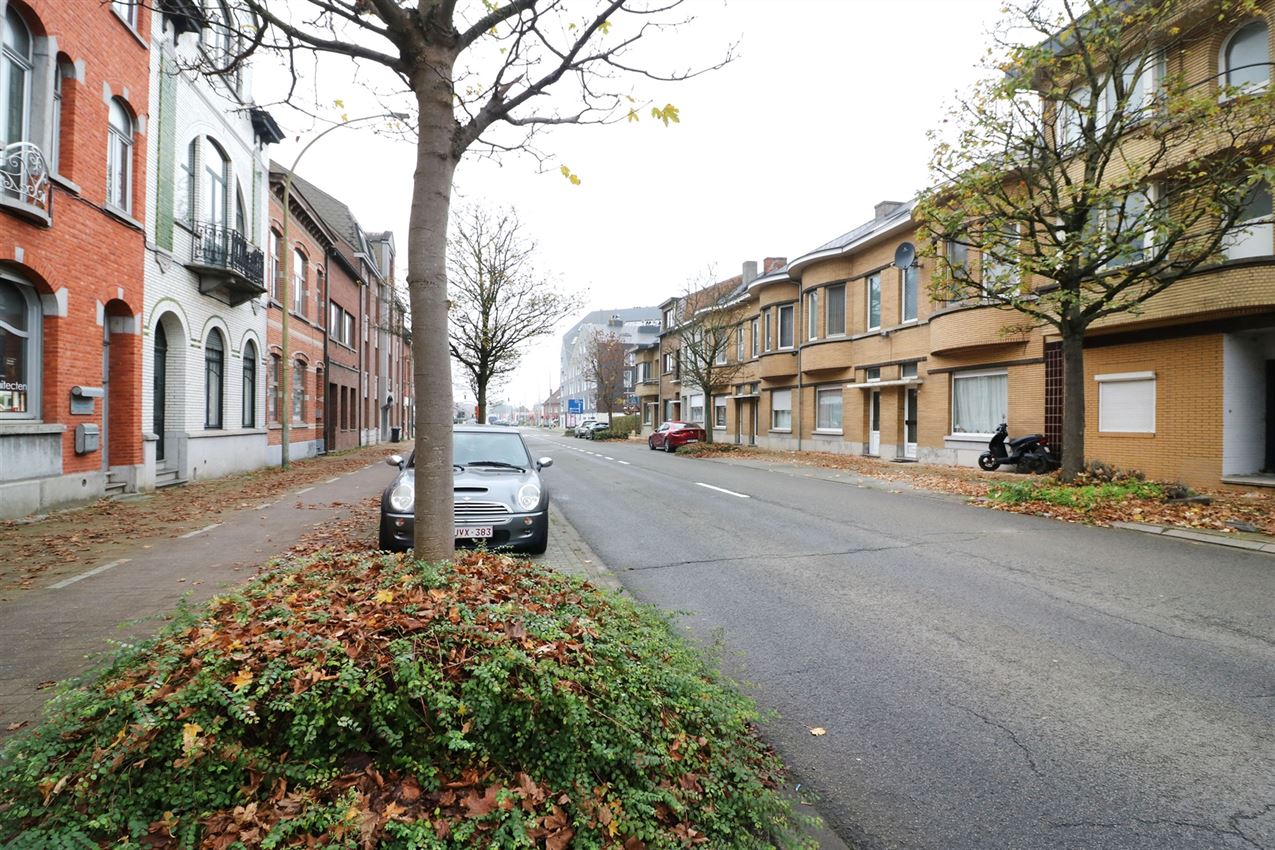 Leuke stadswoning met 3slk op strategische ligging foto 3