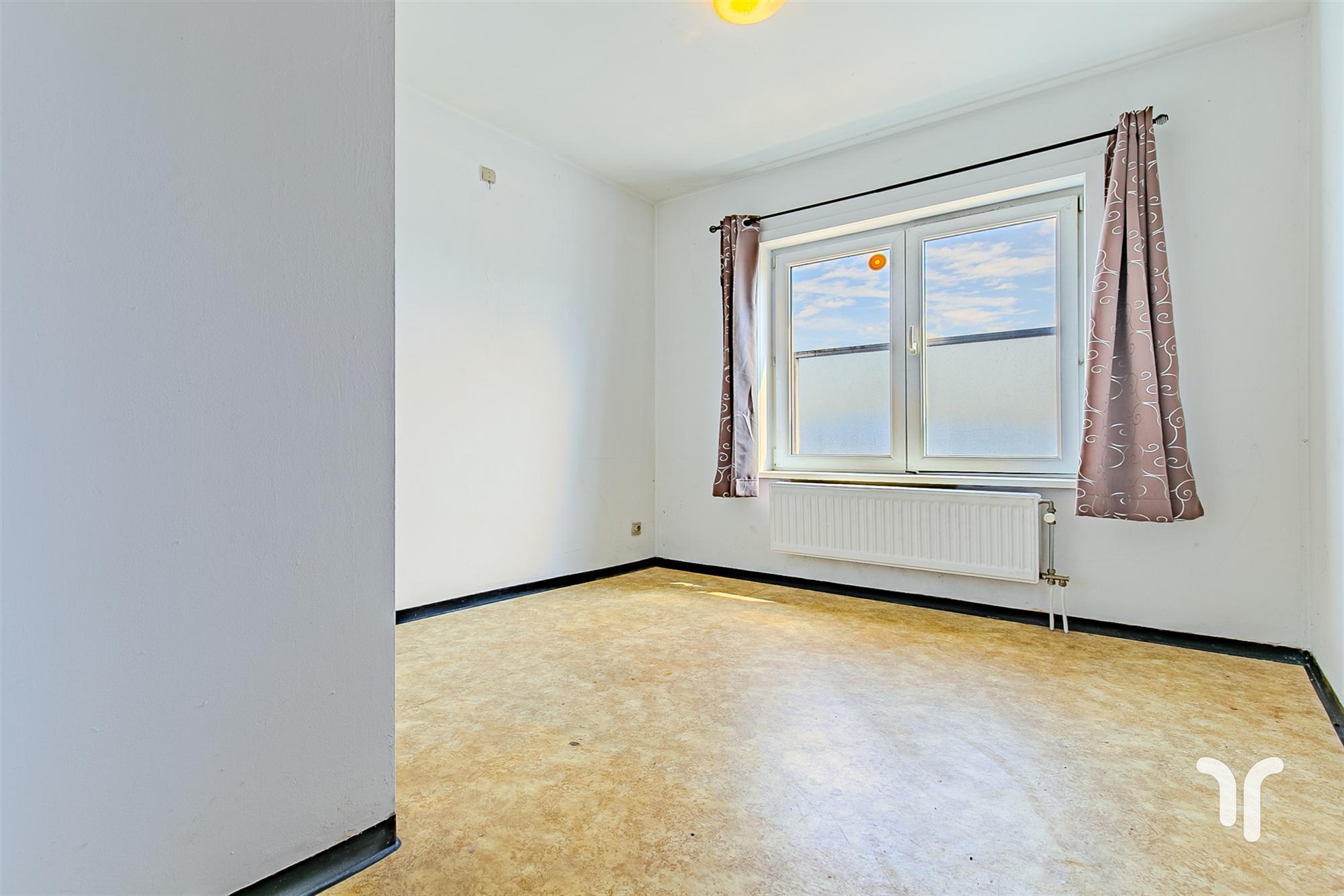 Ruim instapklaar appartement, met dubbele garage en 2 slaapkamers te Kortemark. foto 7