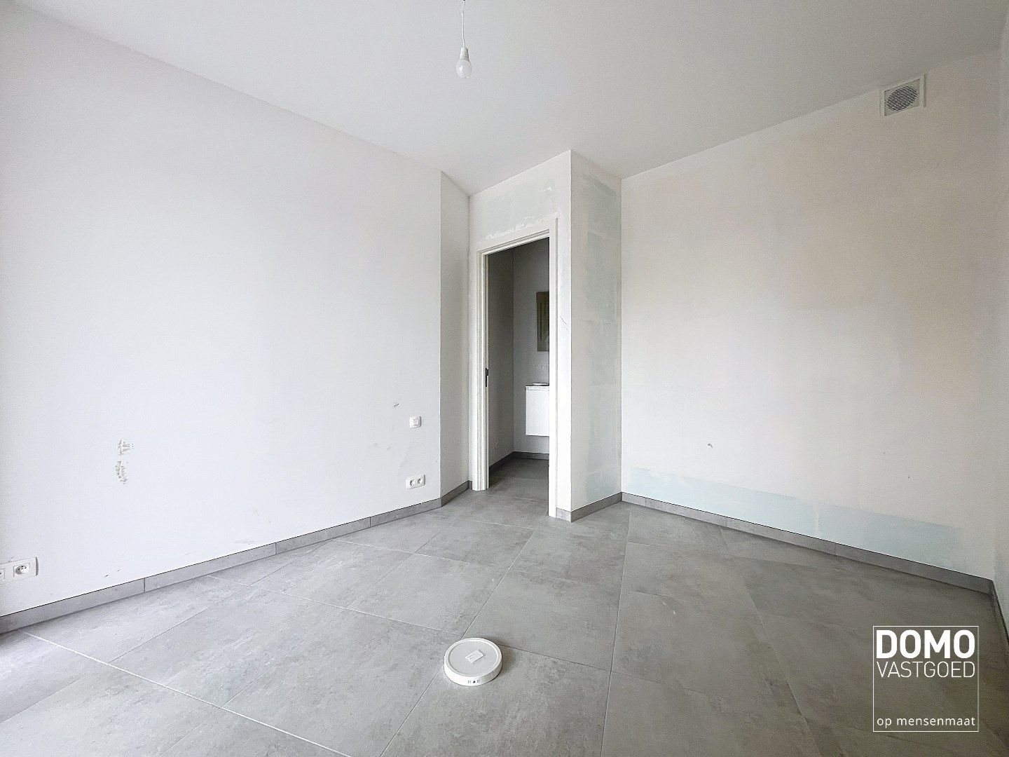 VOLLEDIG AFGEWERKT NIEUWBOUWAPPARTEMENT MET 1 SLAAPKAMER, TERRAS EN ONDERGRONDSE AUTOSTANDPLAATS IN RESIDENTIE "DE KWINT" TE ZONHOVEN  foto 8
