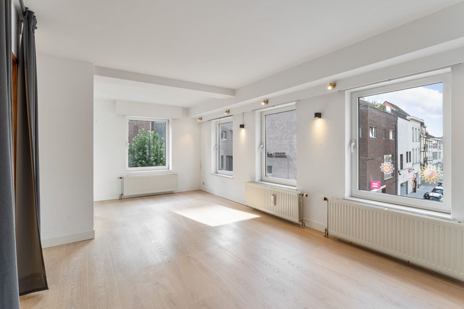 APPARTEMENT MET 2 SLAAPKAMERS IN HET HART VAN SINT-TRUIDEN. foto 2
