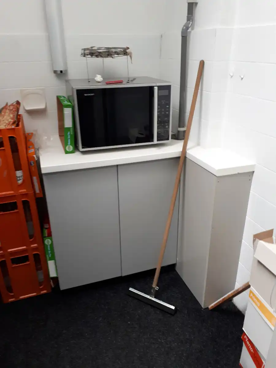 Hoek handelspand op commerciële ligging met veel visibiliteit foto 33