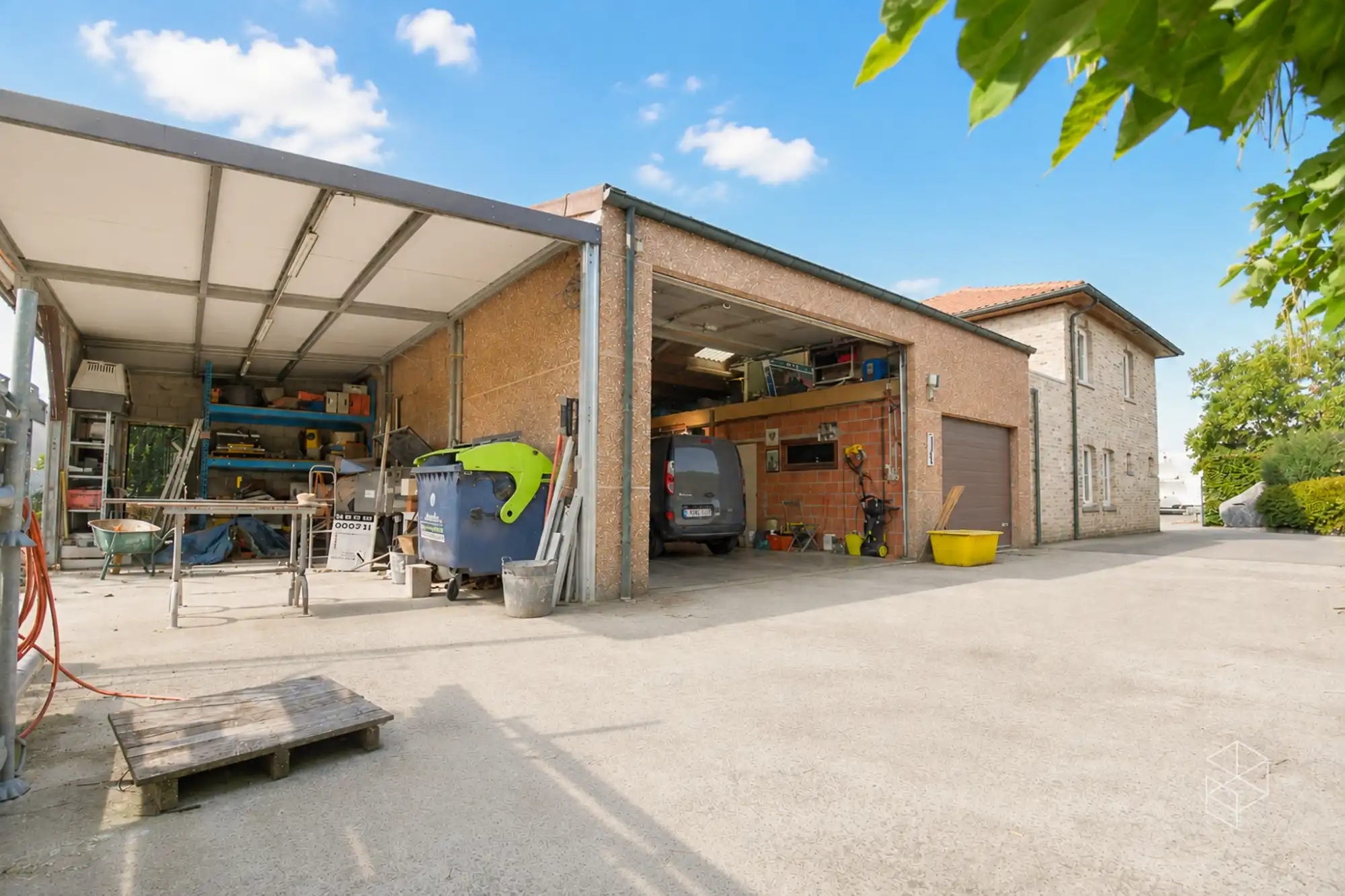 Wonen en ondernemen op één locatie: woning met loods in Ruiselede foto 2