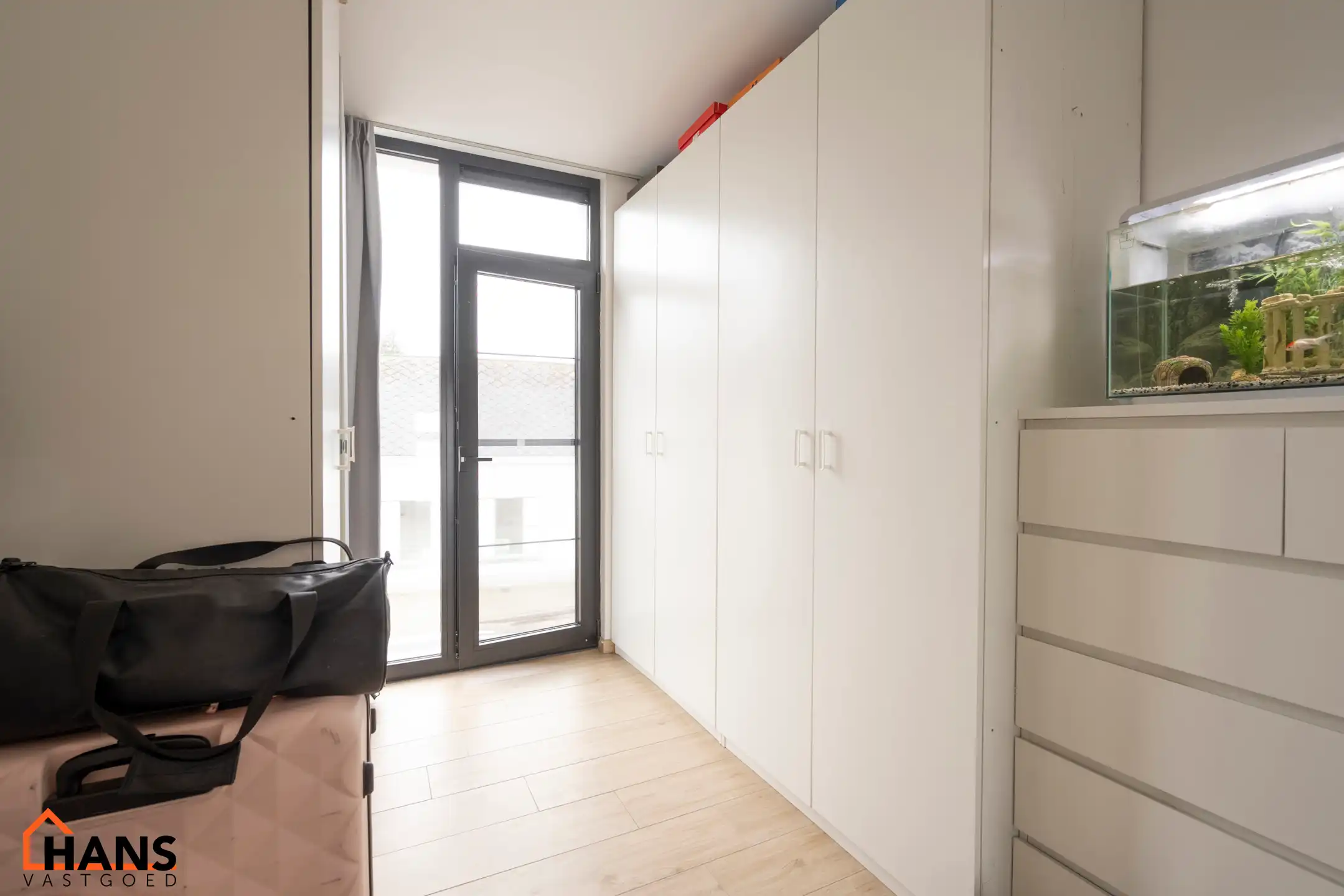 Appartement met garagebox en staanplaats. foto 11