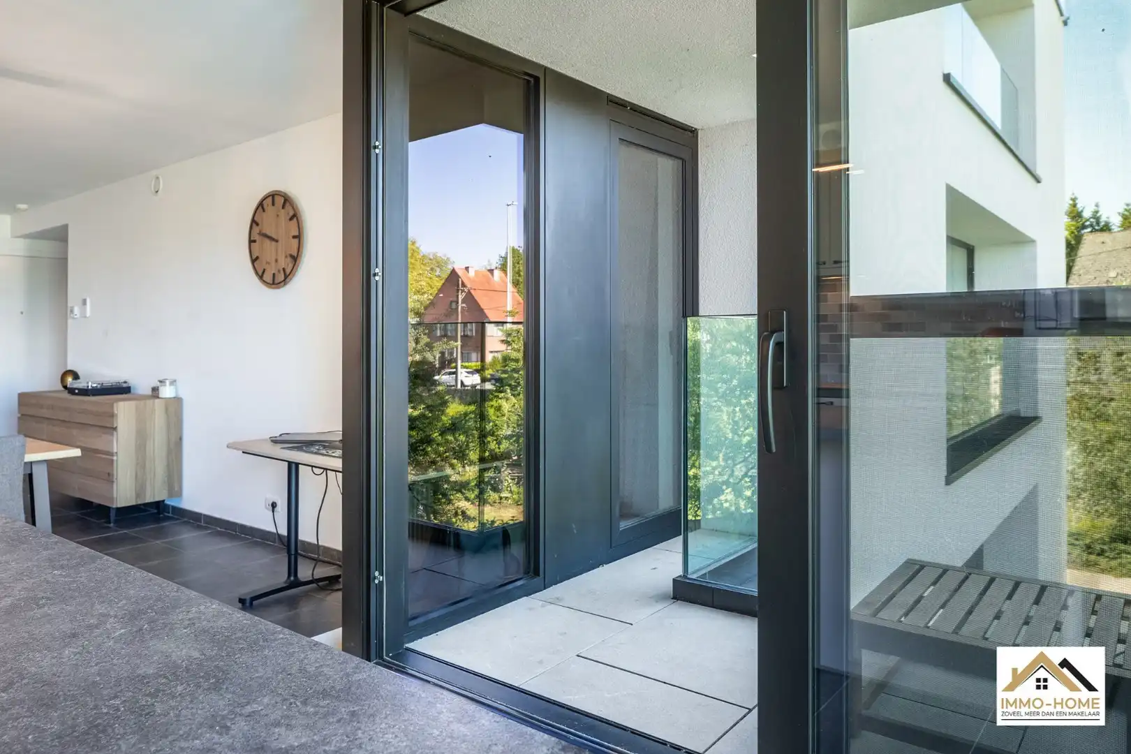 Instapklaar modern appartement met autostaanplaats foto 6