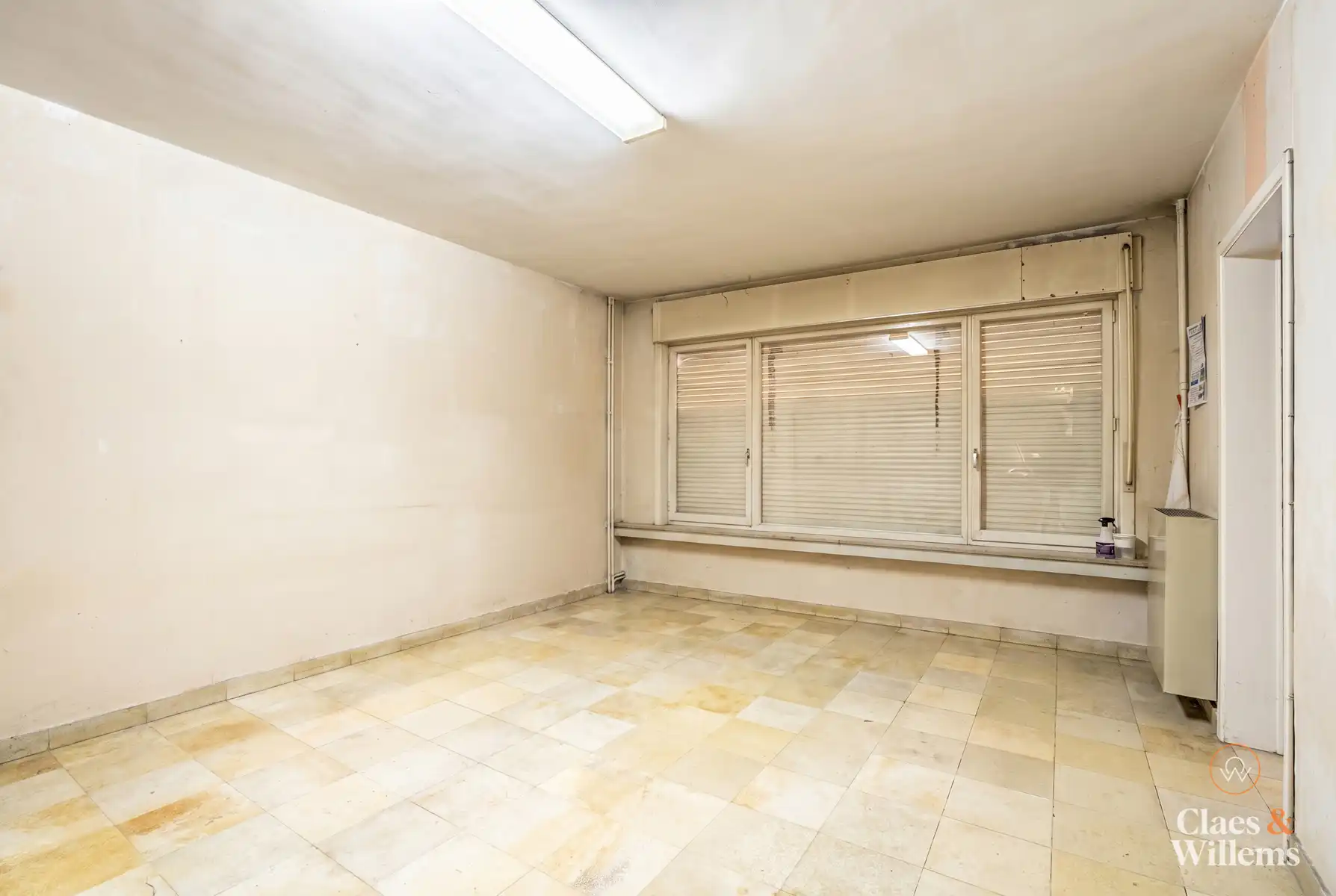 Ruime bel-etagewoning nabij centrum Halle foto 16