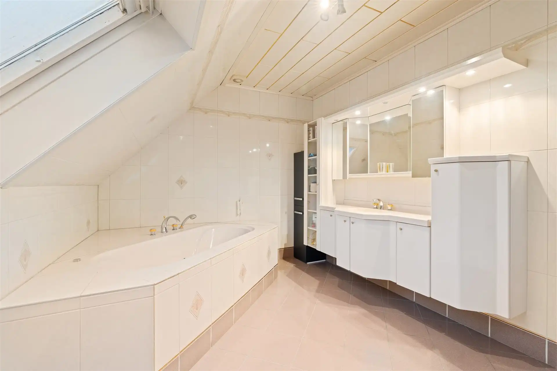 Ruime, stijlvolle gezinswoning met tuin in Kalken / Laarne foto 10