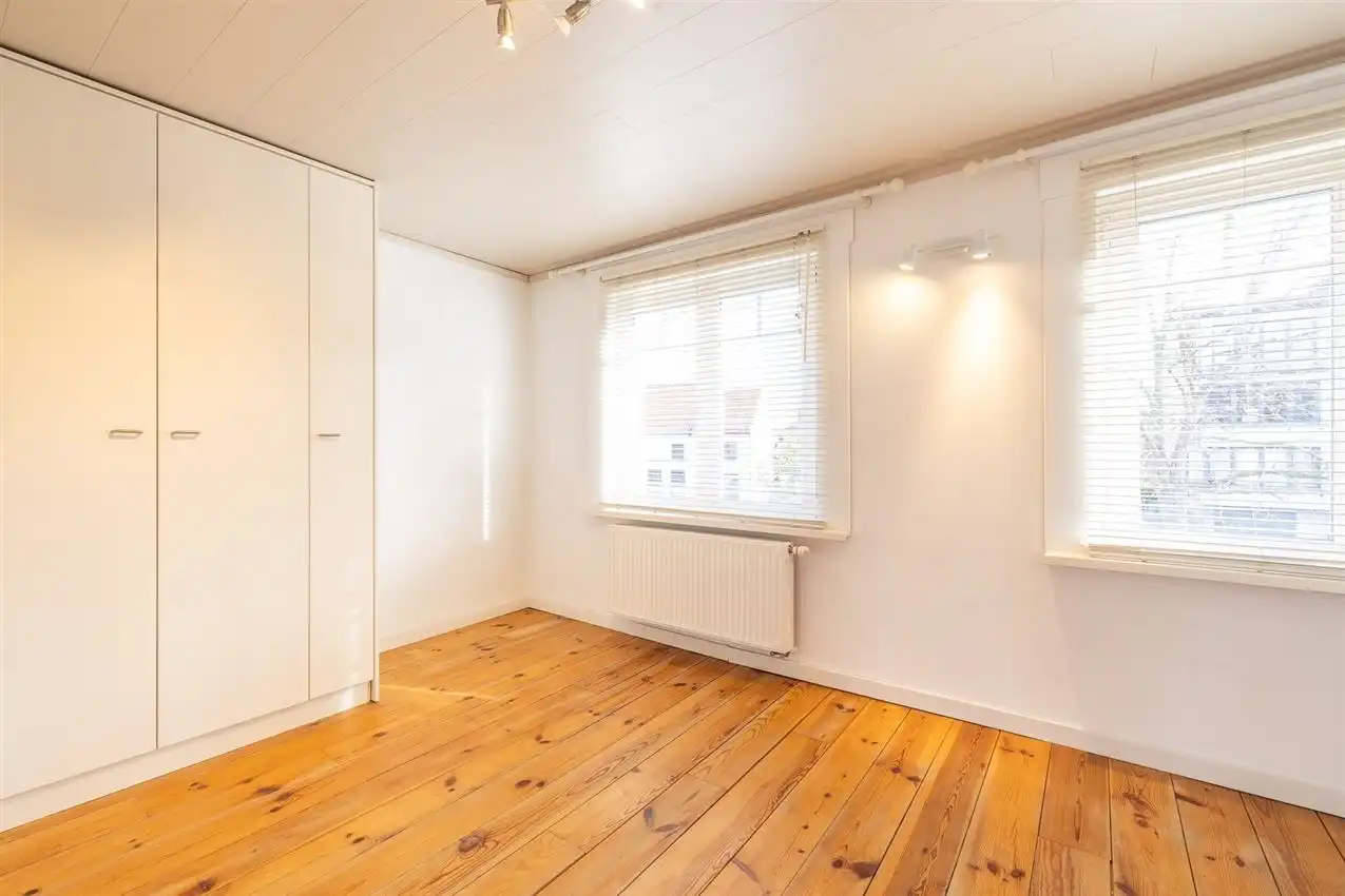 Stadswoning met drie slpk en tuintje op gunstige locatie foto 21