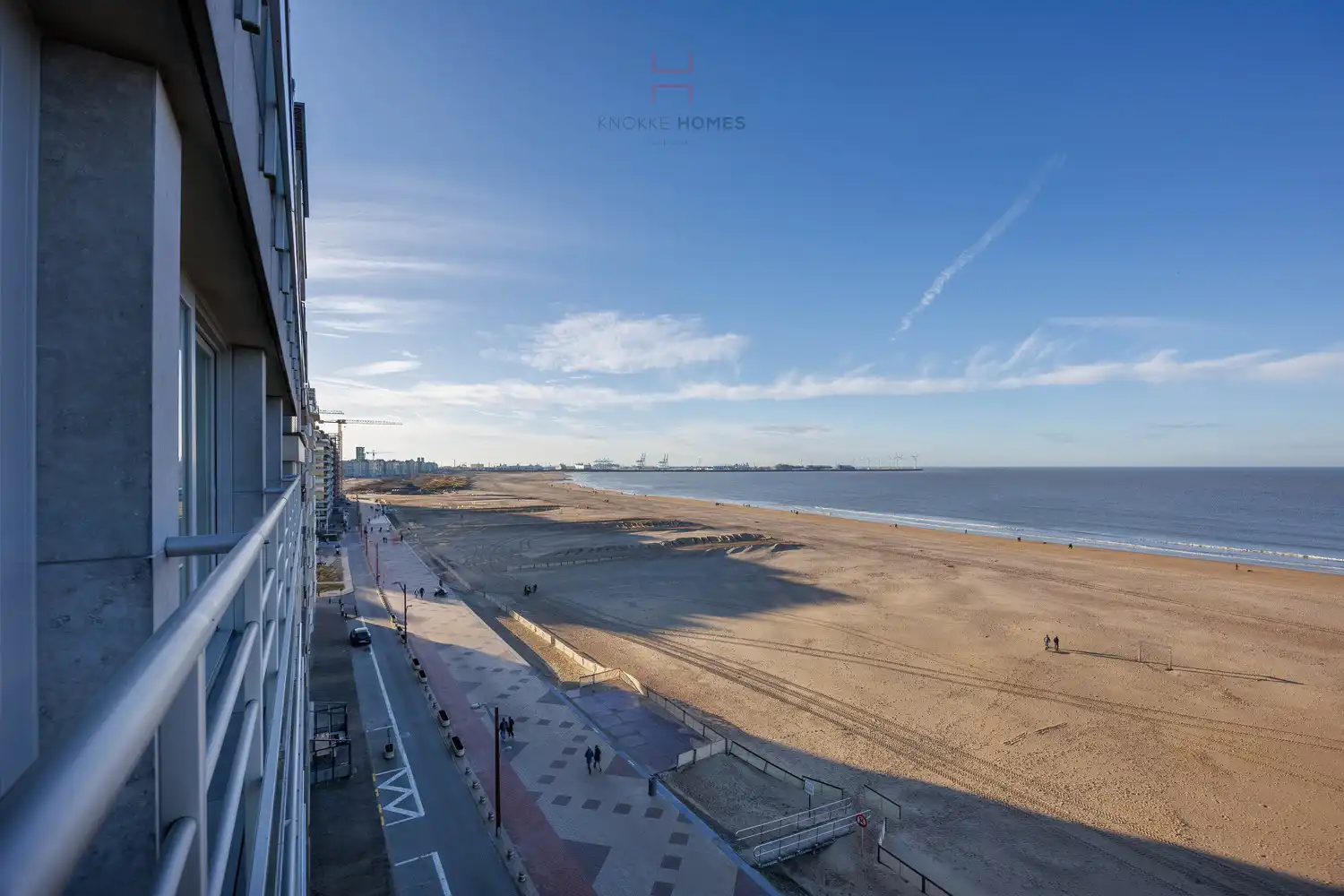 Prachtig gerenoveerd 2- slaapkamer appartement met frontaal zeezicht. foto 3
