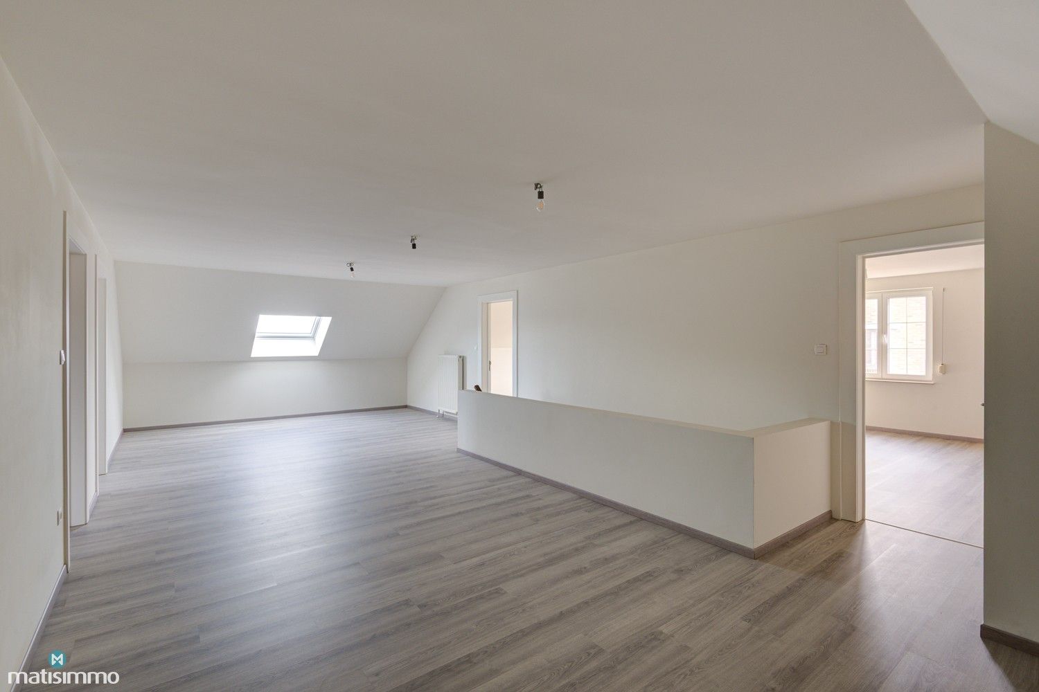 UITZONDERLIJK RUIME WONING MET 5 SLAAPKAMERS EN ONDERHOUDSVRIENDELIJKE TUIN TE MOPERTINGEN foto 21