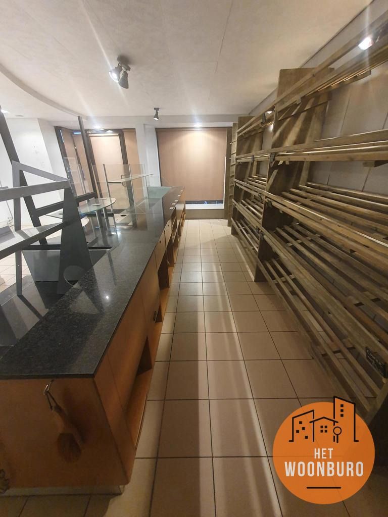 Handelsgelijkvloers te huur aan Markt Ternat foto 6