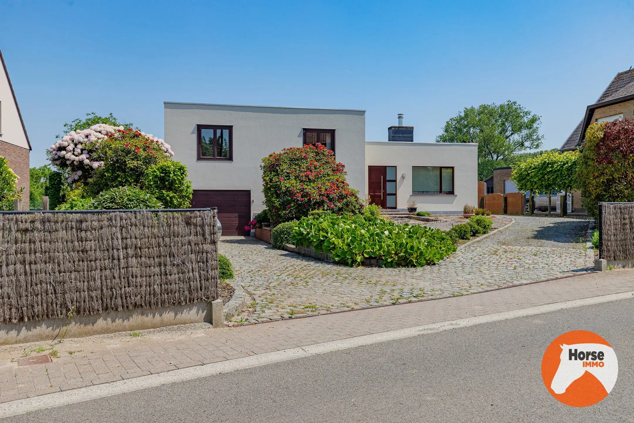 HILLEGEM -Architectenwoning met 3 slp/garage en weide op 48a foto 3