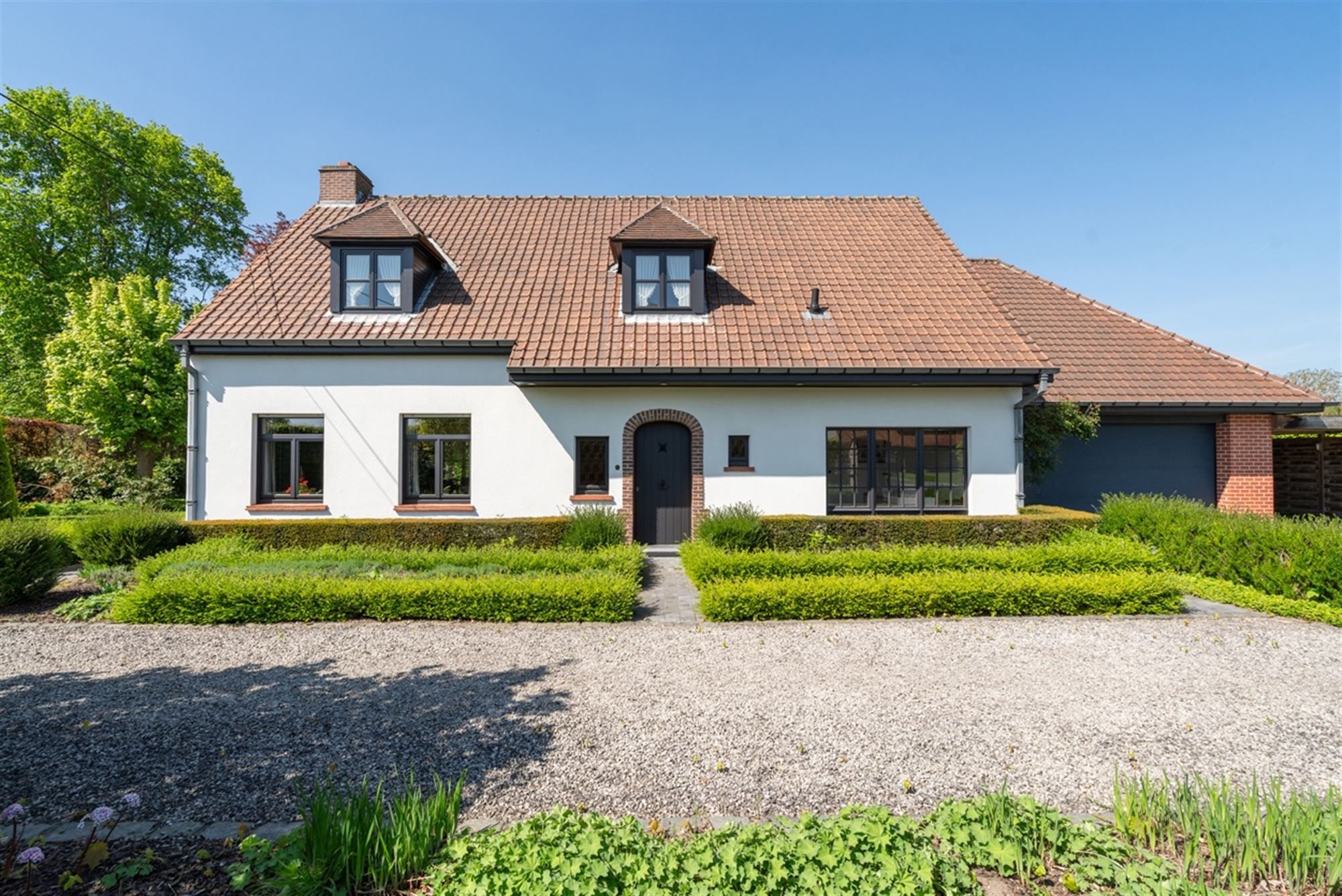 Charmante instapklare VILLA op een perceel van 2.700m² foto 2