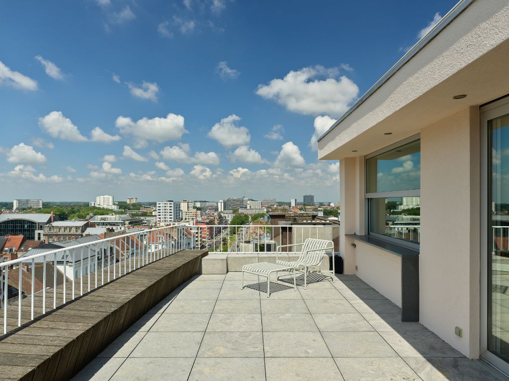 Unieke penthouse met meerdere terrassen en spectaculair zicht. foto {{pictureIndex}}