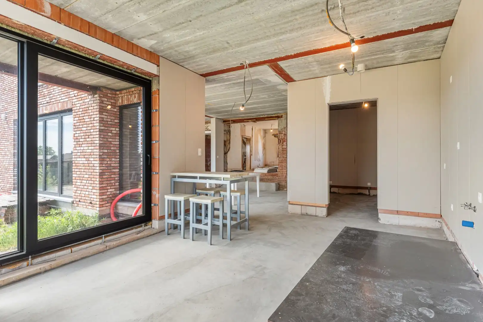 Ruime woning met karakter en afwerkingsmogelijkheden in Budingen foto 13