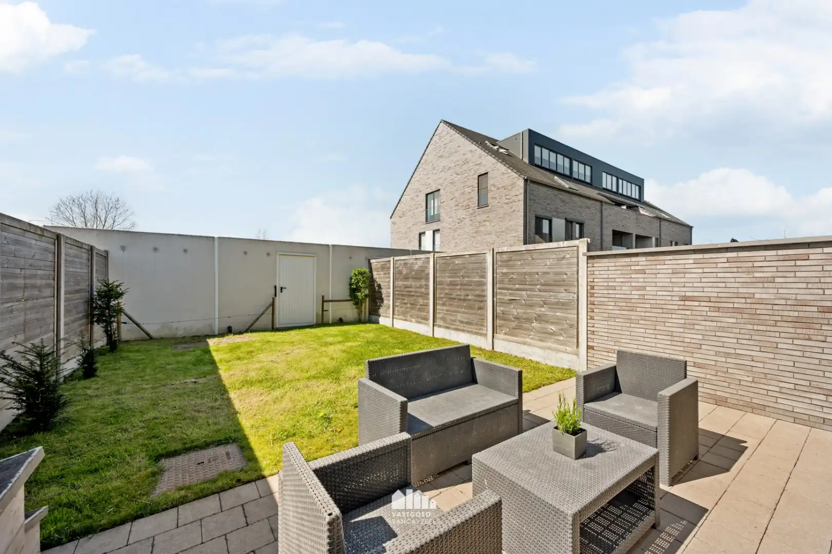 Recente nieuwbouwwoning (2020) met zonnige tuin, garage en uitweg foto 22