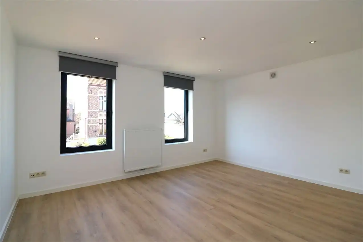 Prachtig, volledig vernieuwde woning met 3 slpk. foto 15