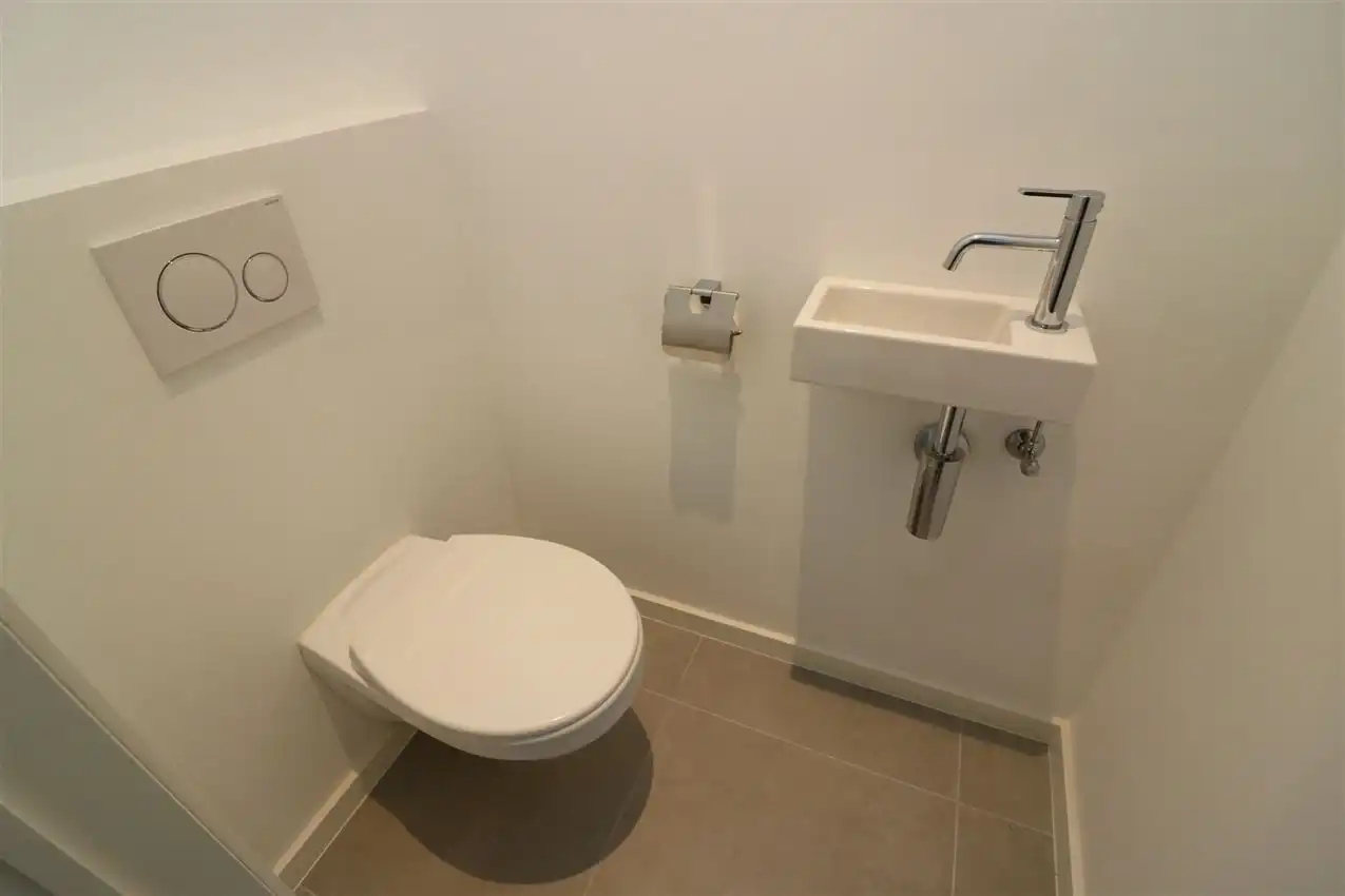 Prachtig, volledig vernieuwde woning met 3 slpk. foto 15