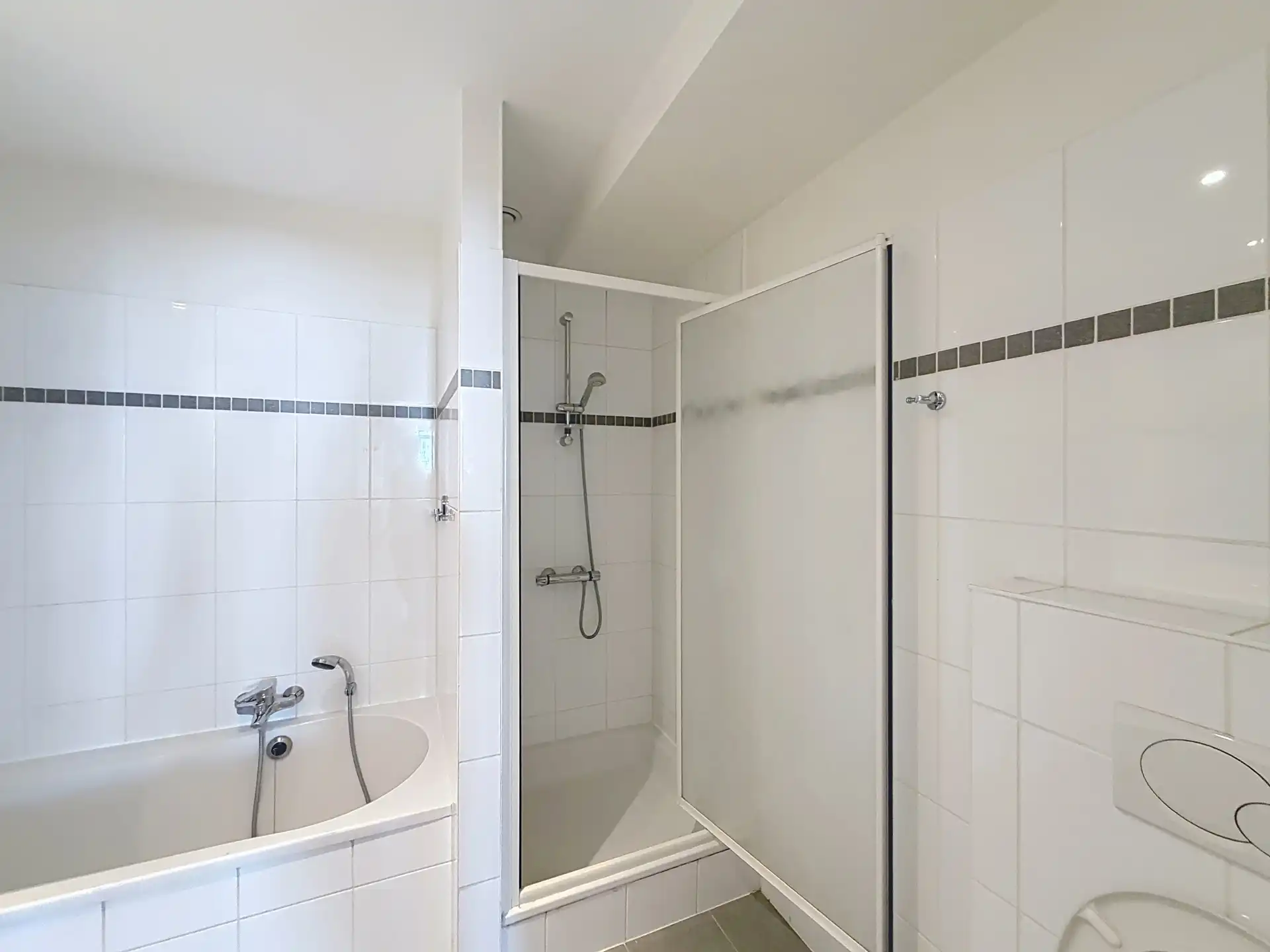 Appartement met 2 SLPK in het hooggelegen deel van St-Gillis foto 18