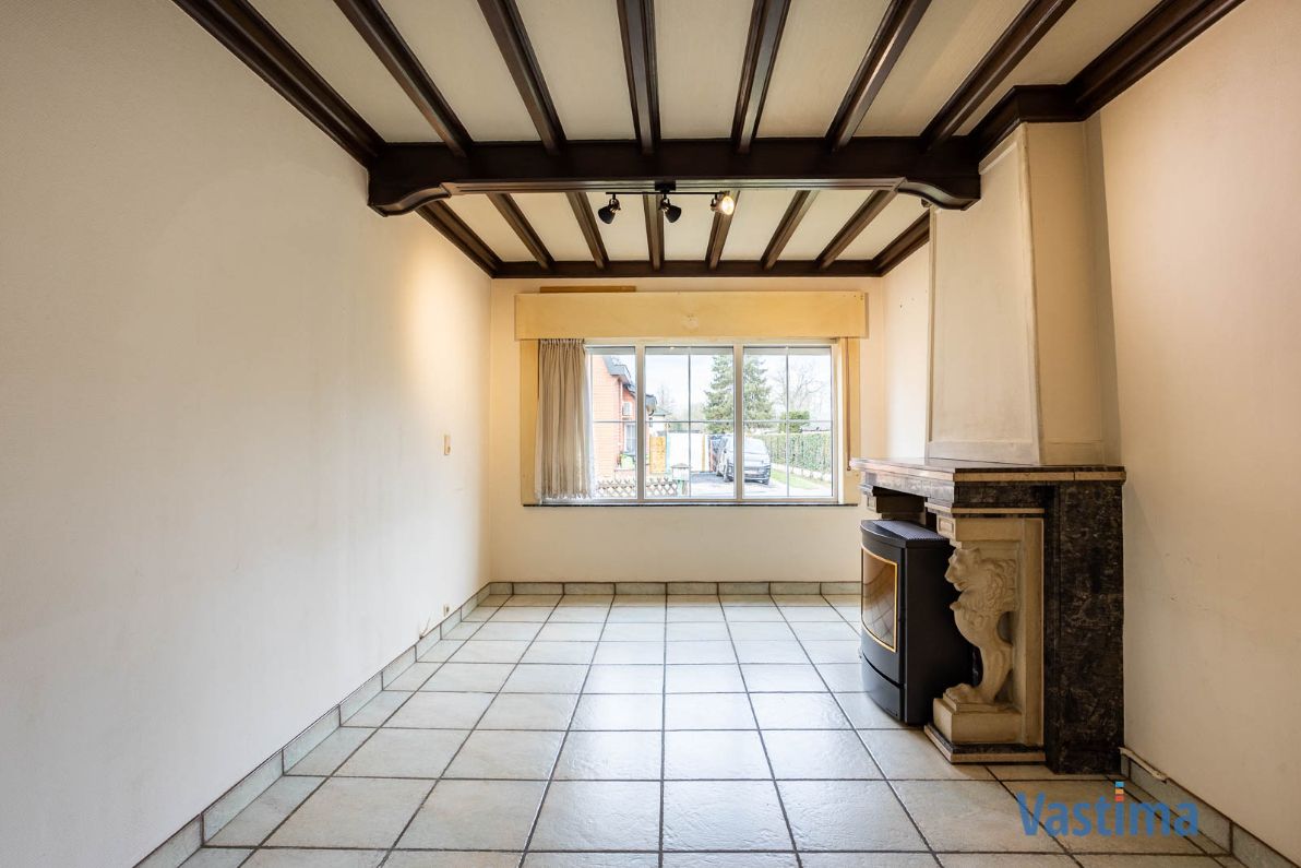 Te renoveren, halfopen woning met zuid gerichte tuin foto 3