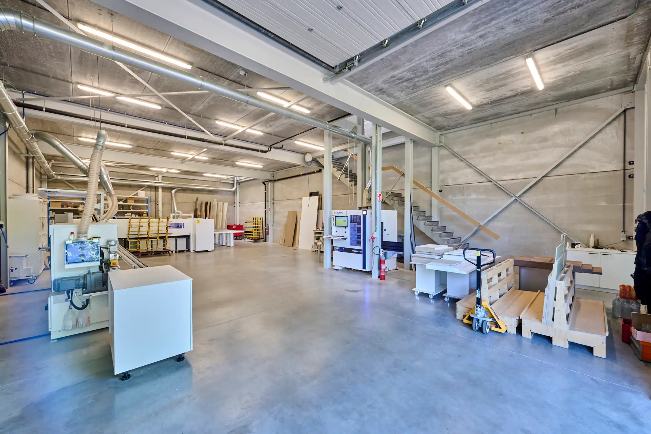 TE KOOP: KMO-UNIT MET KANTOOR/SHOWROOM TE BILZEN foto 4