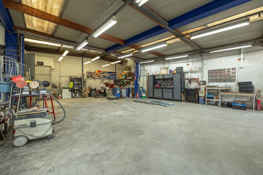 Woning met multifunctioneel magazijn foto 22