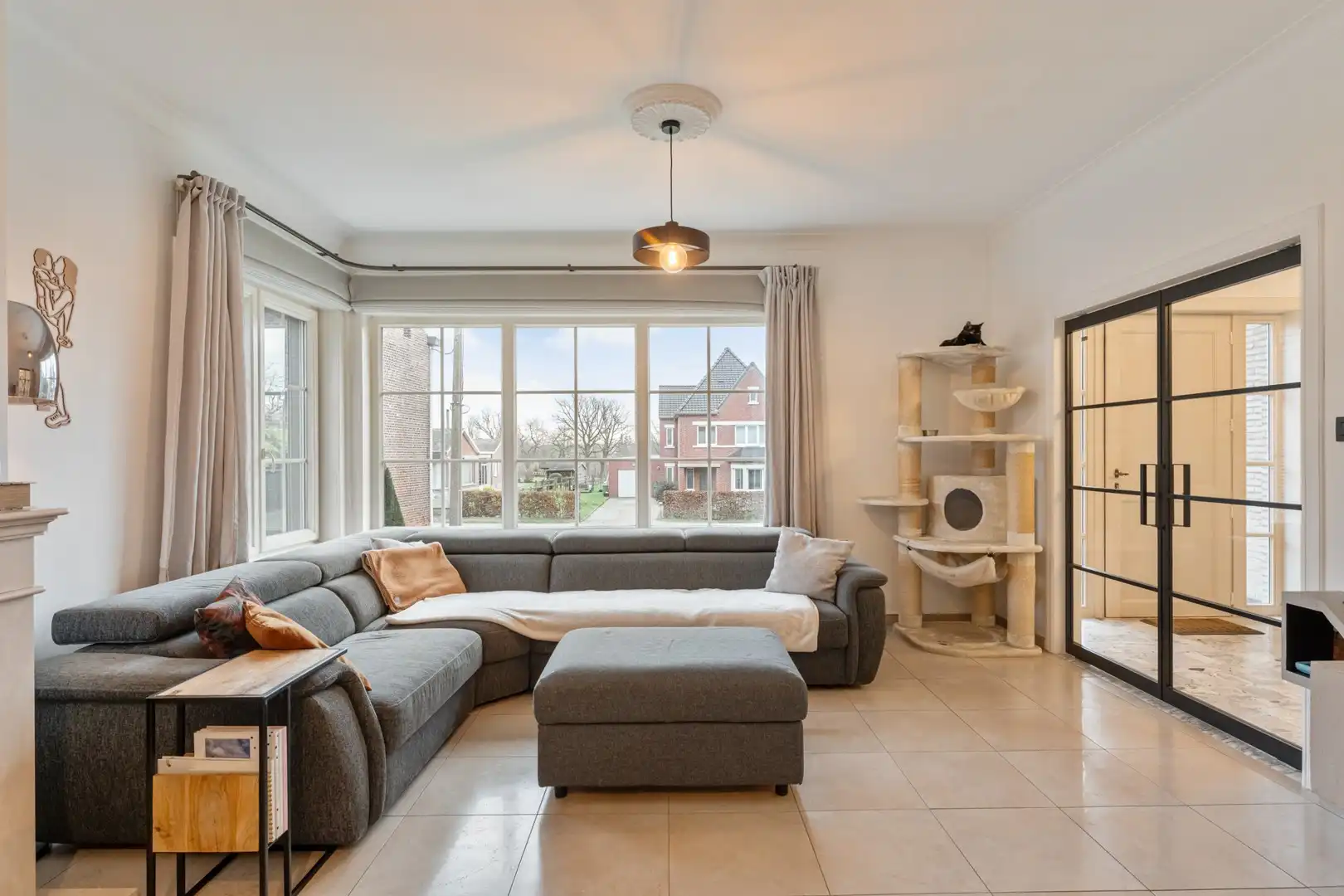 Instapklare woning met 3 slaapkamers, veranda en tuin met open zicht op de weides. foto 2