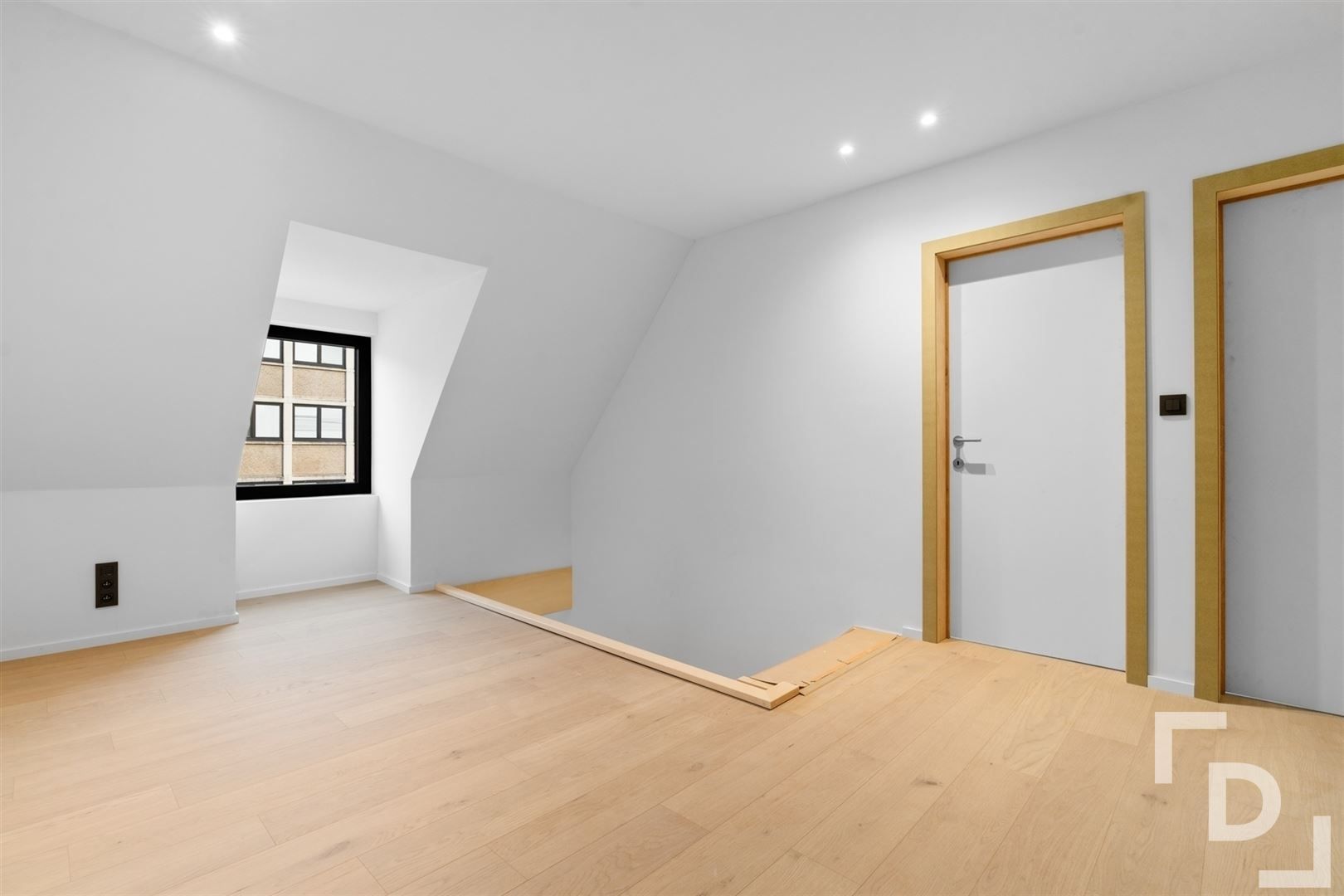 Gerenoveerde, alleenstaande woning in centrum Ieper! foto 9
