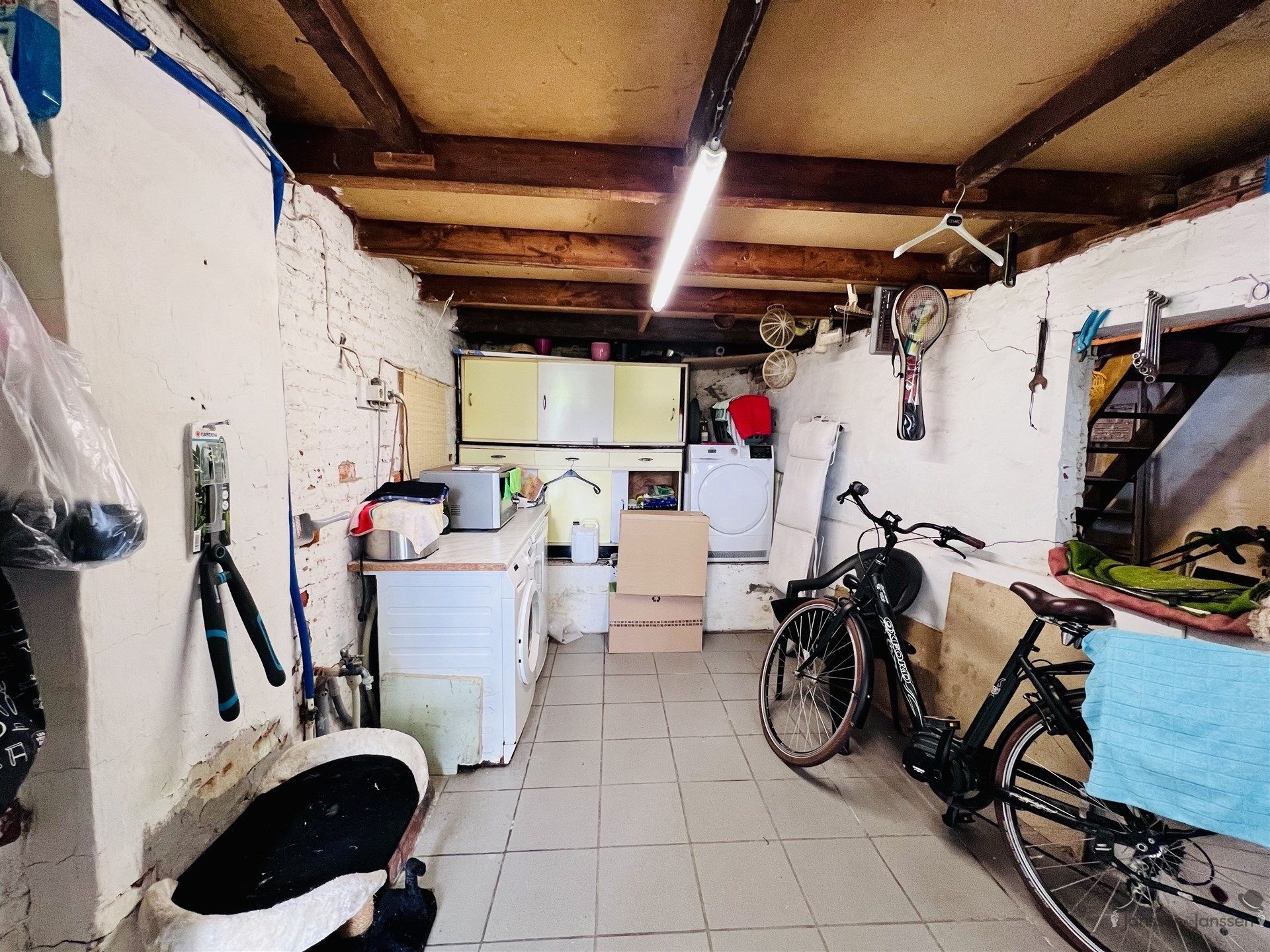 Te renoveren vrijstaande woning foto 9