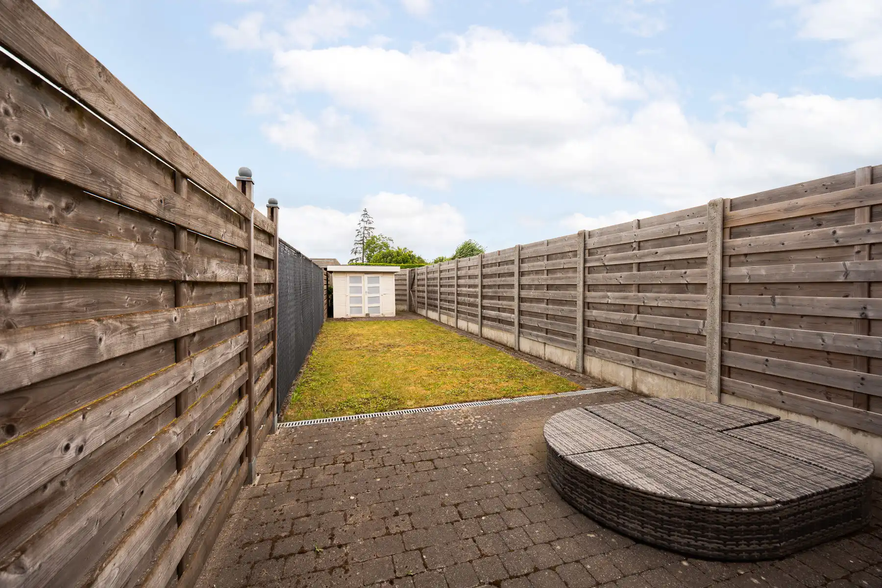 Instapklaar gelijkvloers appartement met tuin en carport foto 15