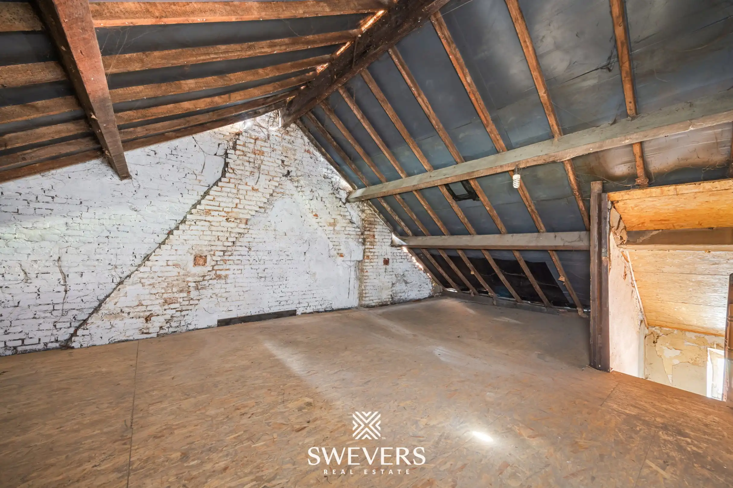 Renovatieproject met veel potentieel: karaktervolle rijwoning met tuin in de Banneuxwijk foto 18