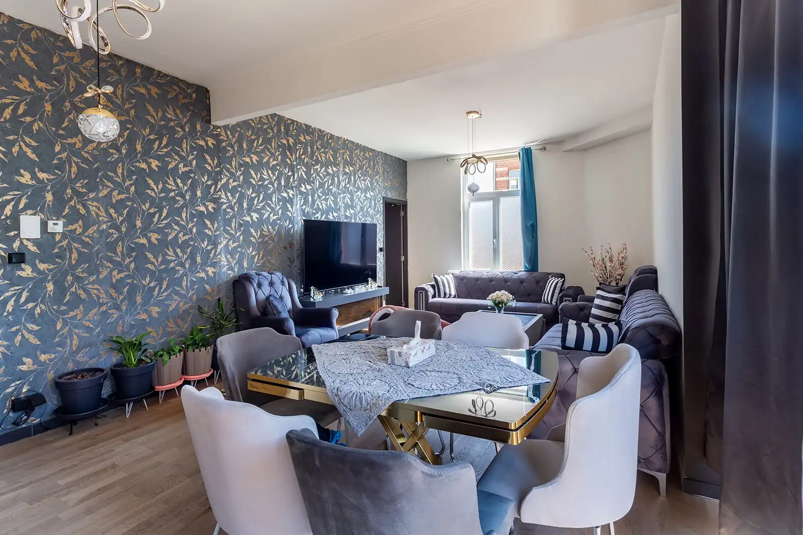 Lichtrijk hoek appartement met karakter!  foto 2