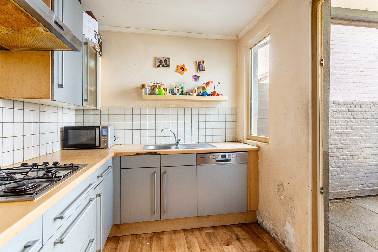 Te renoveren woning met 4 slaapkamers en garage foto 9