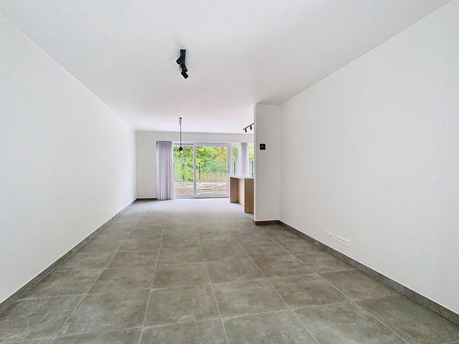 Moderne Nieuwbouwwoning (GB) met 3 SLPK, Tuin én Carport! foto 3