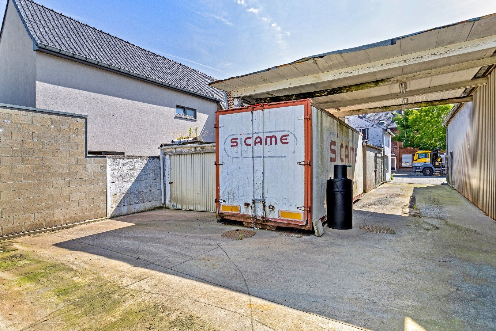 Opslagplaats met garagebox naast het centrum van Ninove foto 4