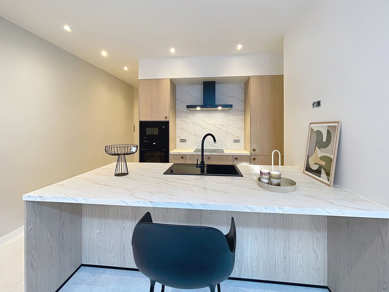 Prachtig gerenoveerde stadswoning met 4 slpks - 2 bdks+ koer foto 3