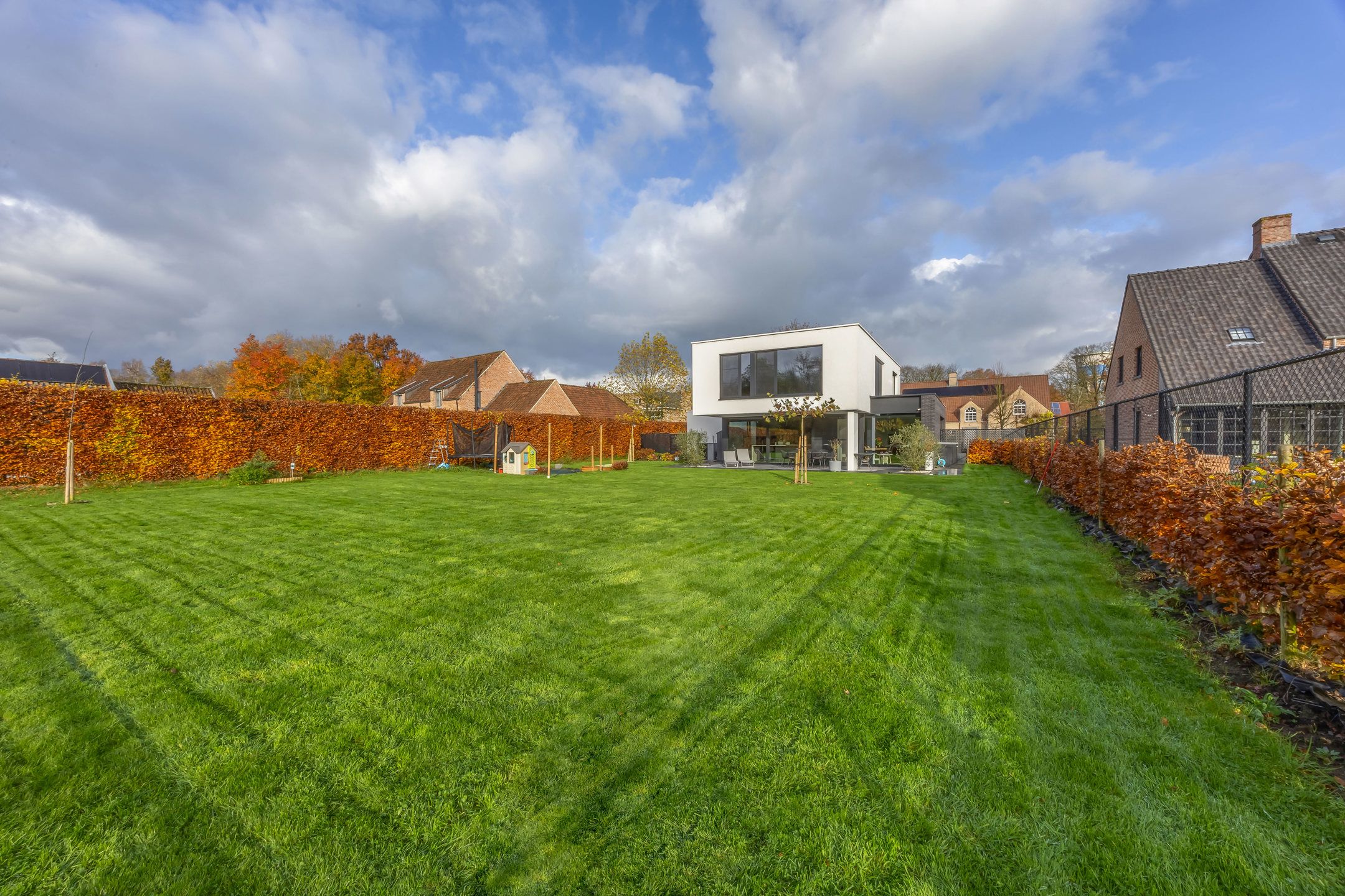 Moderne en lichtrijke woning in een doodlopende straat foto 27