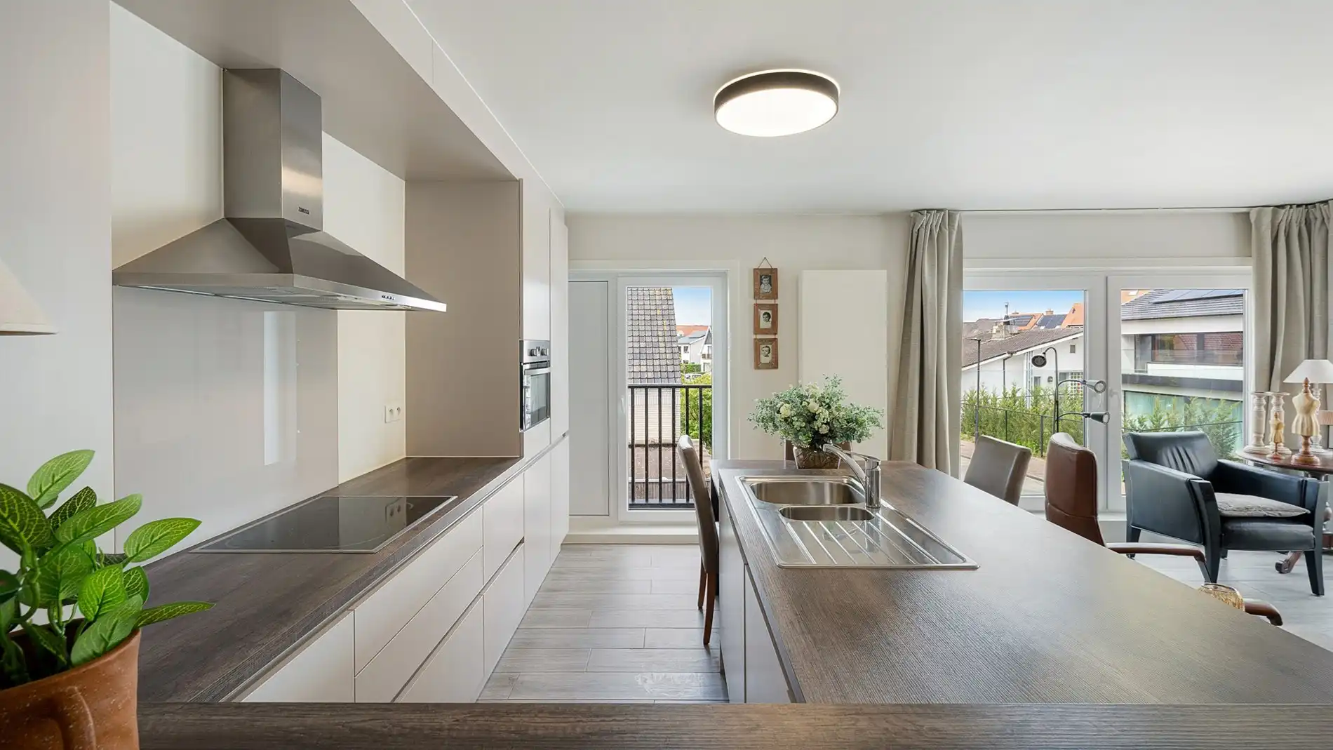 Gerenoveerd appartement met twee kamers en open zichten  foto 6