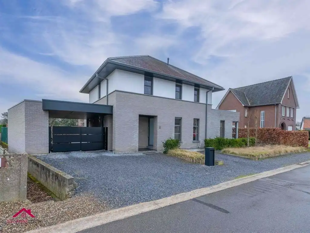 Vrijstaande woning in hedendaagse stijl foto 3