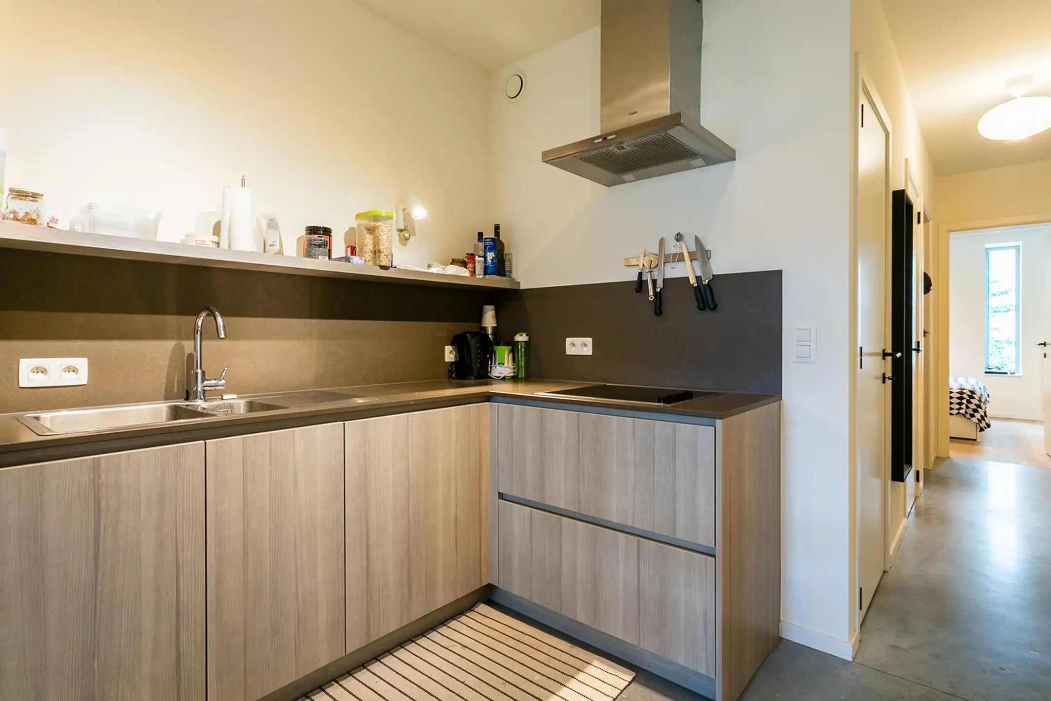 Bemeubeld éénslaapkamerappartement op Nieuw Zuid te huur foto 4