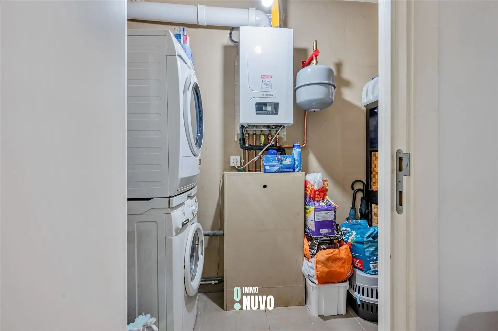 Gelijkvloers instapklaar 2 slaapkamer appartement met garage foto 10
