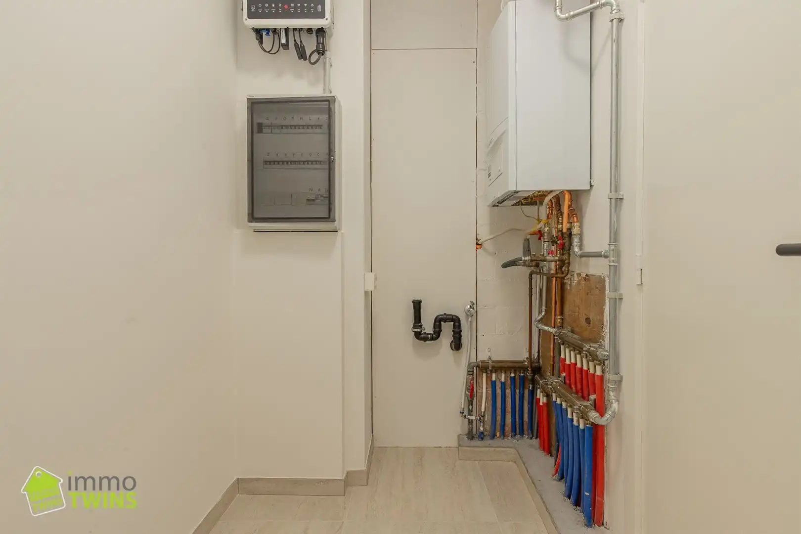 Ruim totaal gerenoveerd appartement van 119 m² met terras, staanplaats en garage te Appels bij Dendermonde foto 4