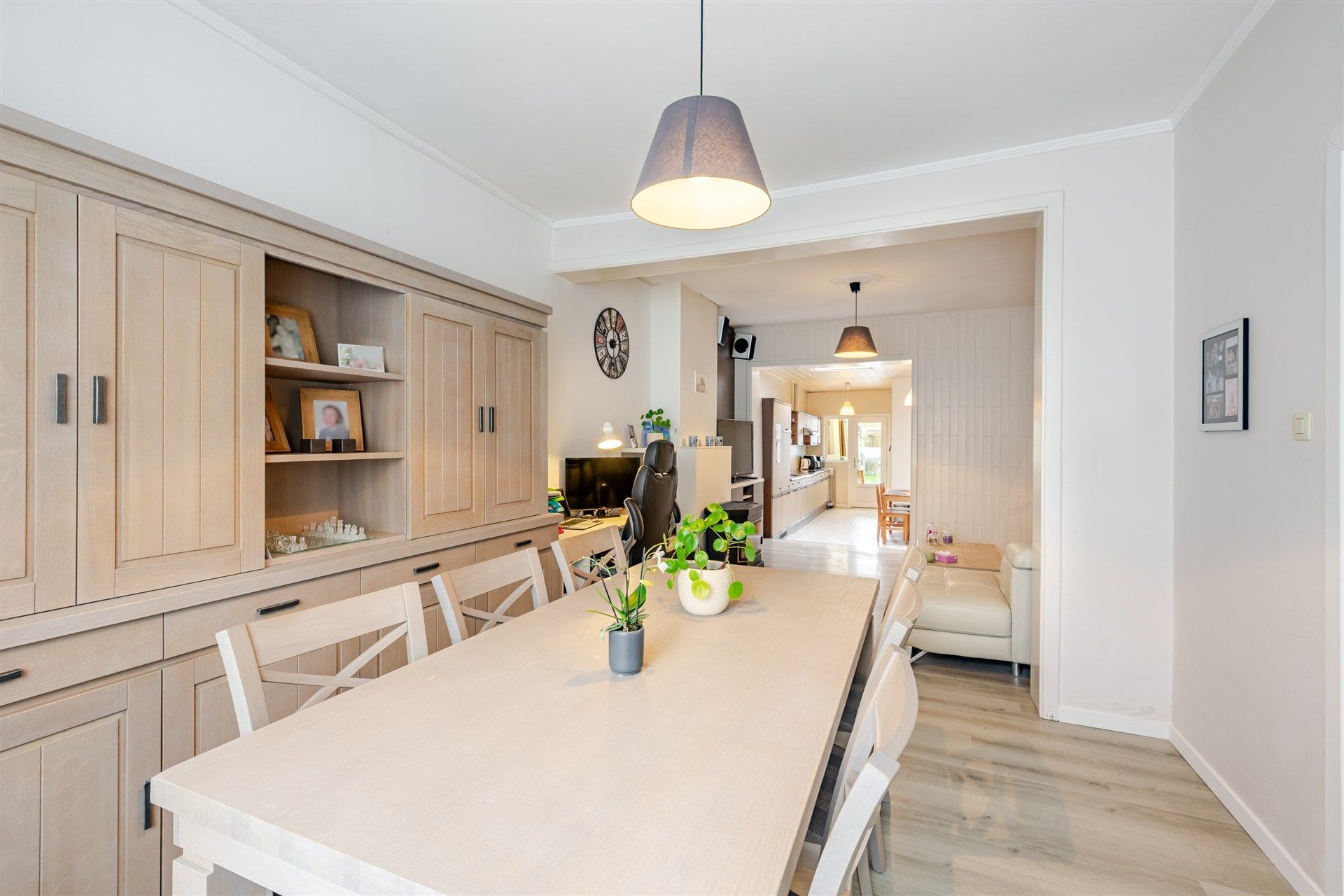 Instapklare en gerenoveerde woning met drie slaapkamers, tuin en zonnepanelen in het centrum van Welle foto 4