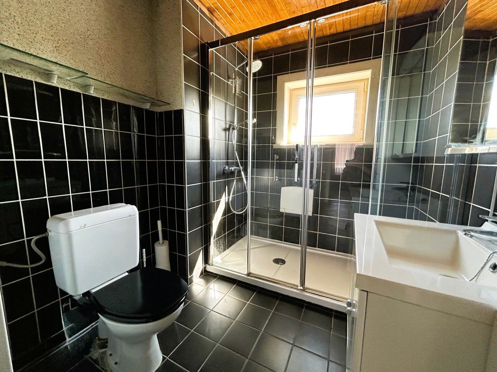 Karaktervolle bel-etagewoning met tuin en garage foto 17
