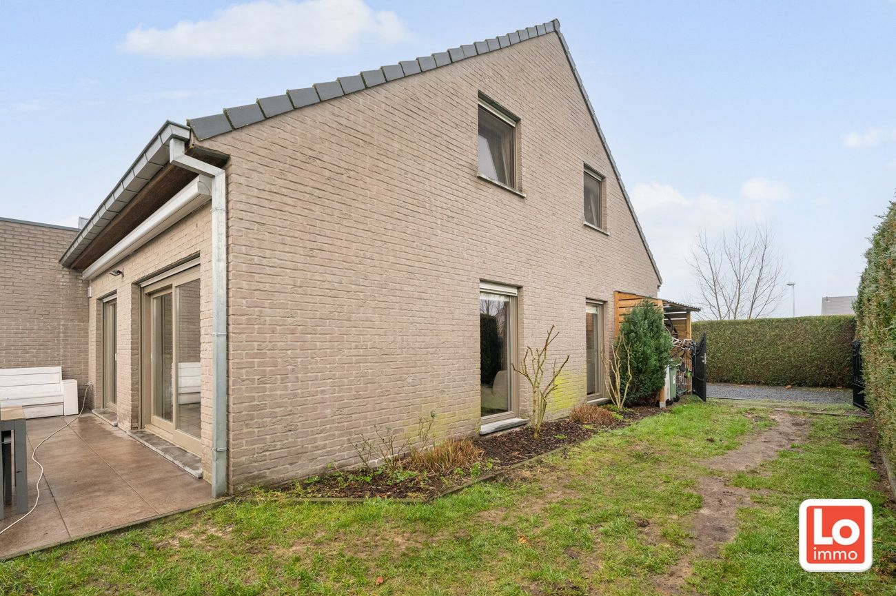 VERKOCHT!! Instapklare halfopen woning met afzonderlijke garage op toplocatie in hartje Lochristi! foto 19