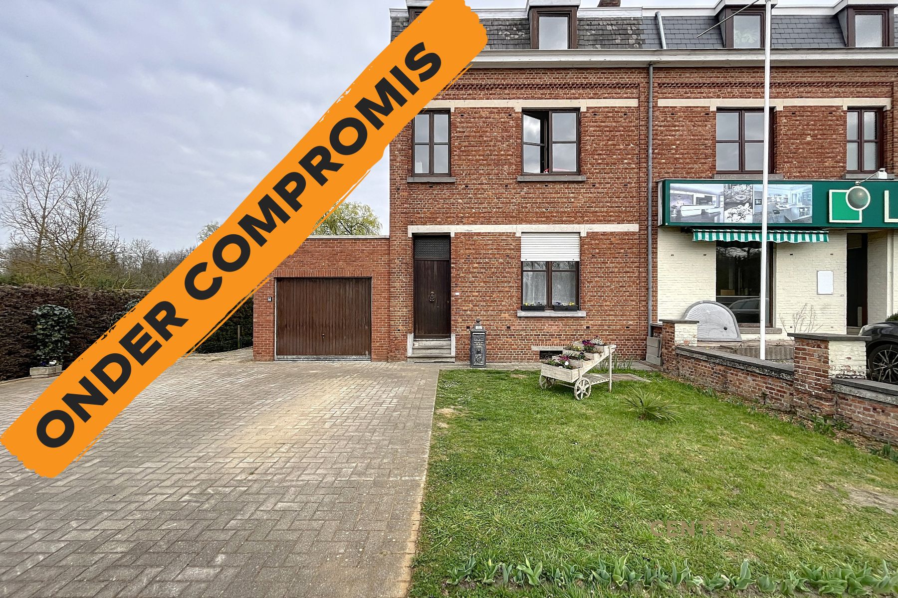 Hoofdfoto van de publicatie: Instapklare woning met 5 slpks - tuin mét zwembad en sauna