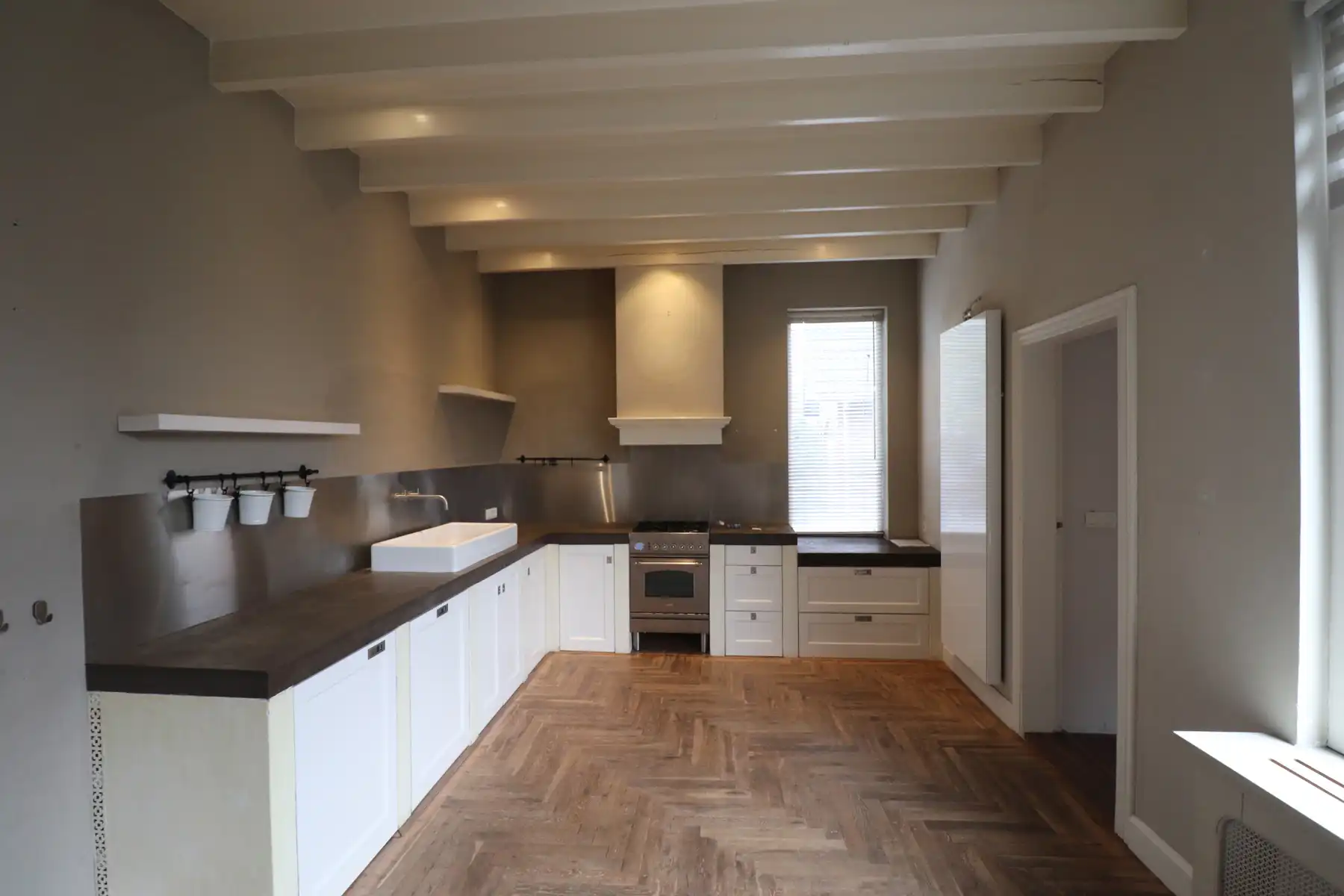 Ruime gezinswoning met 4 slaapkamers op een perceel van 610m². foto 4
