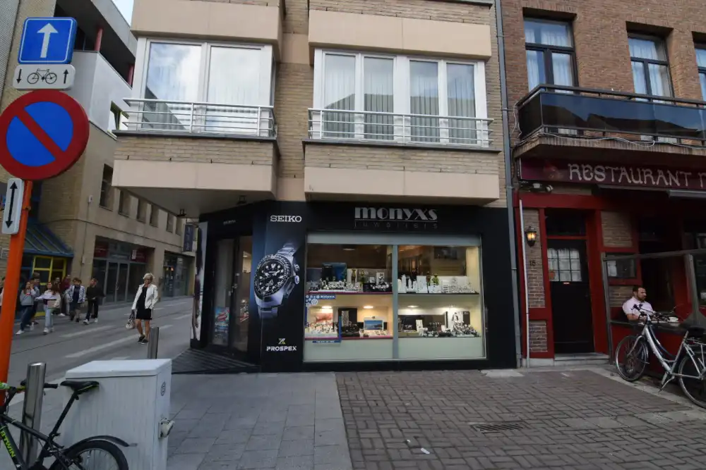 Handelspand te huur op hoek Molenstraat- Manitobaplein te Blankenberge. Heel goeie commerciële ligging. foto 5