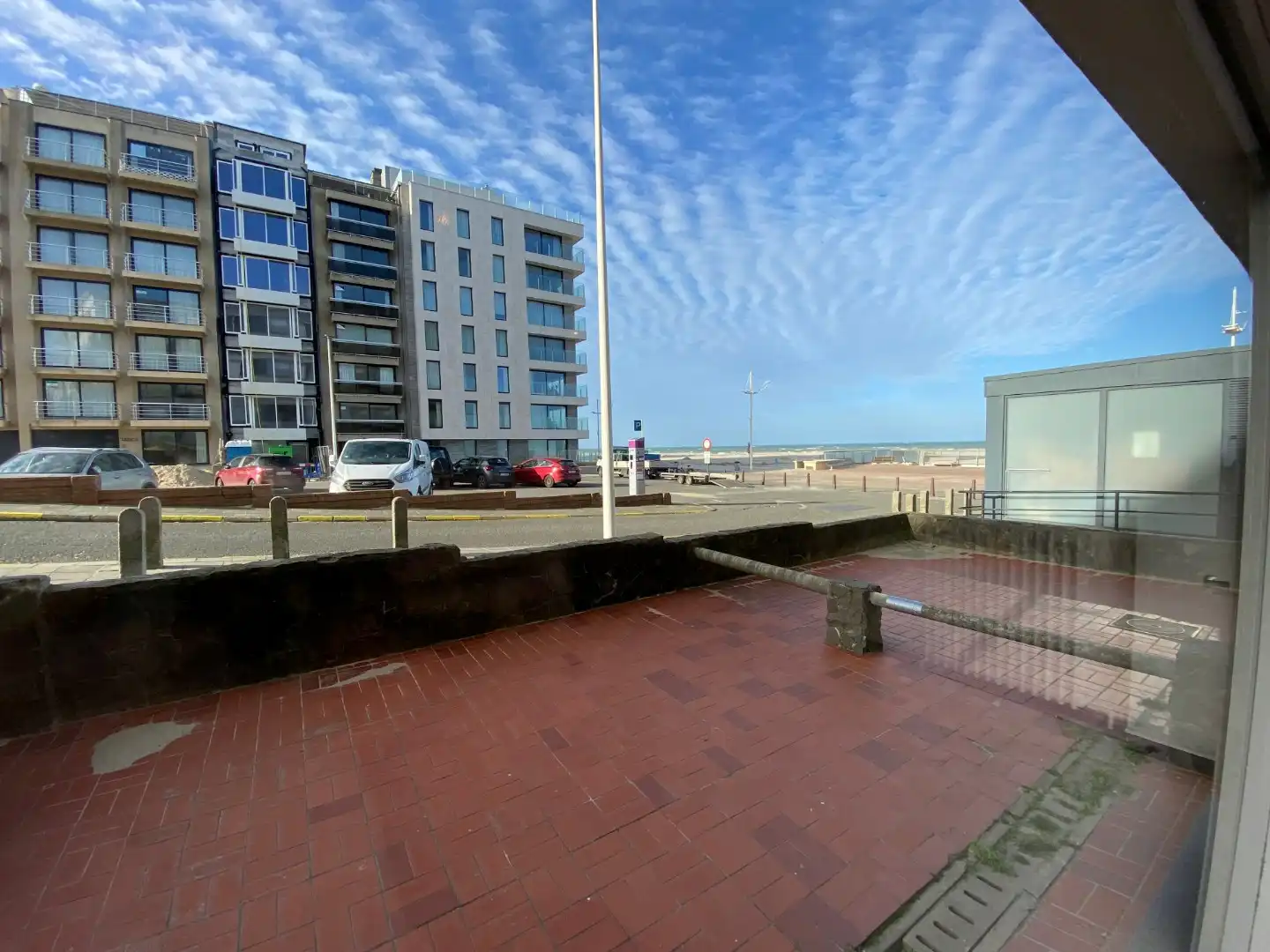 Ruim appartement op het gelijkvloers met zijdelings zeezicht - garages en groot terras foto 4