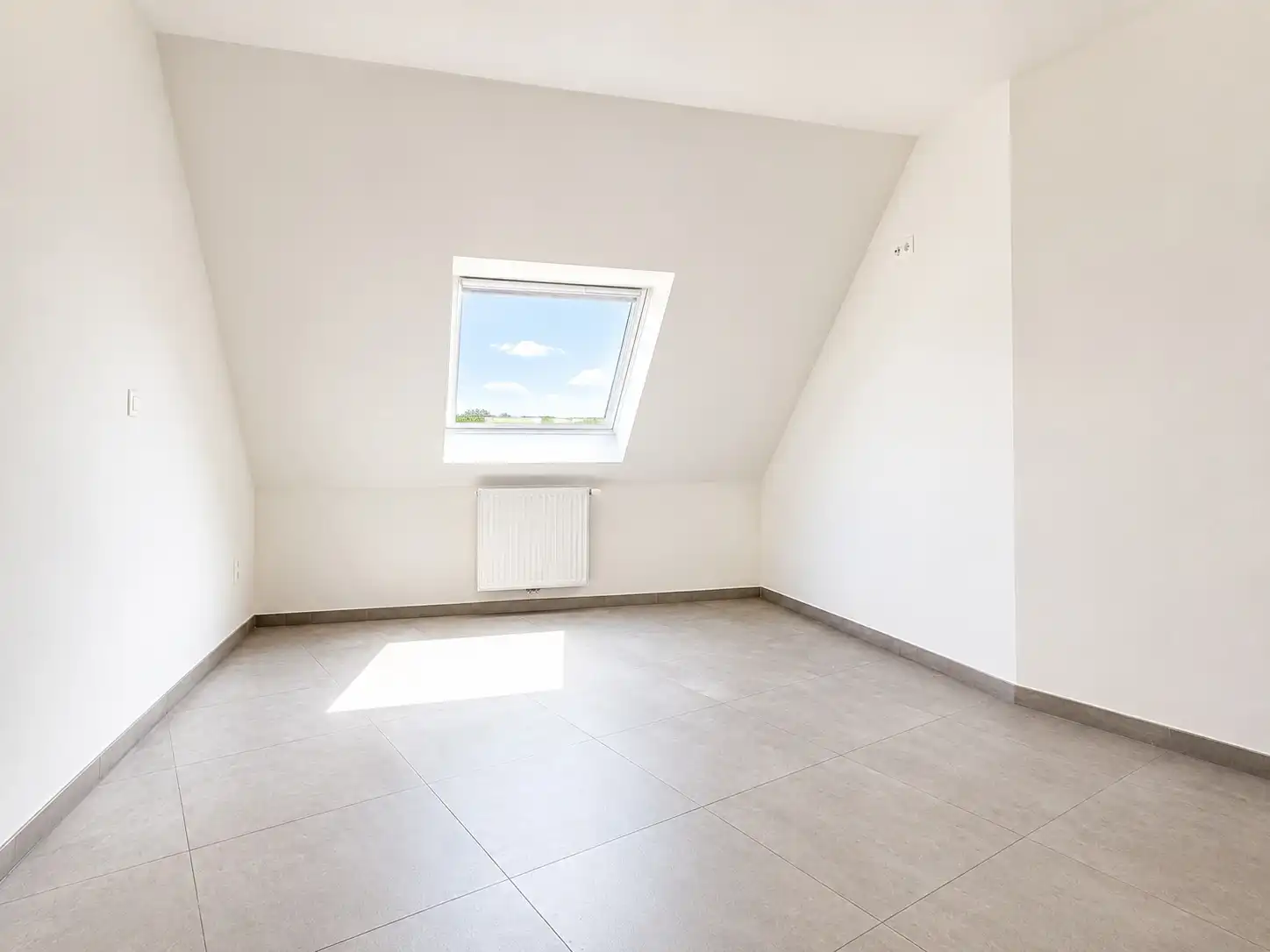 Ruim duplexappartement met 2 slaapkamers, terras en garage gelegen in het centrum van Zottegem. foto 21
