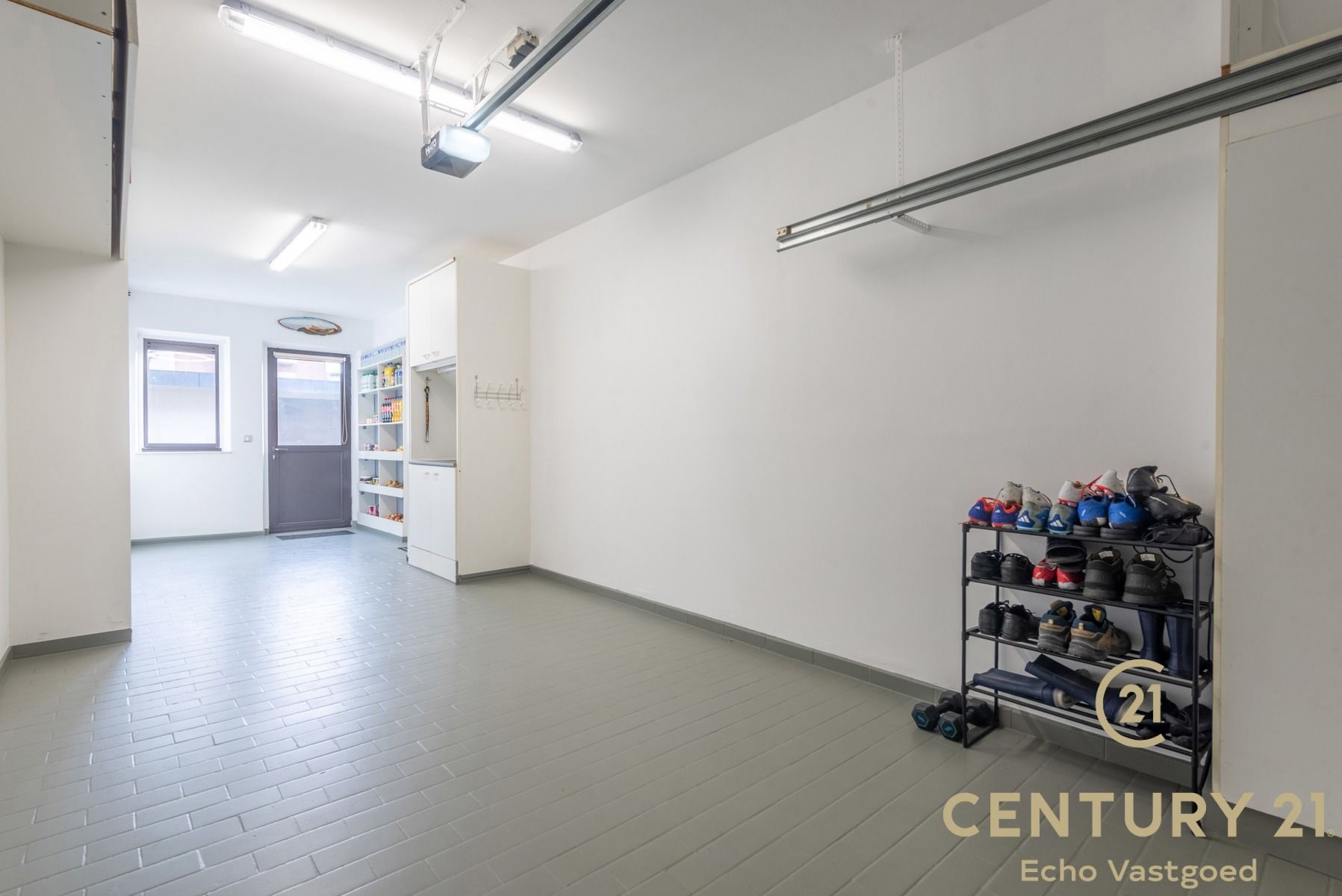Recent gerenoveerde ruime woning met prachtige tuinlounge foto 15